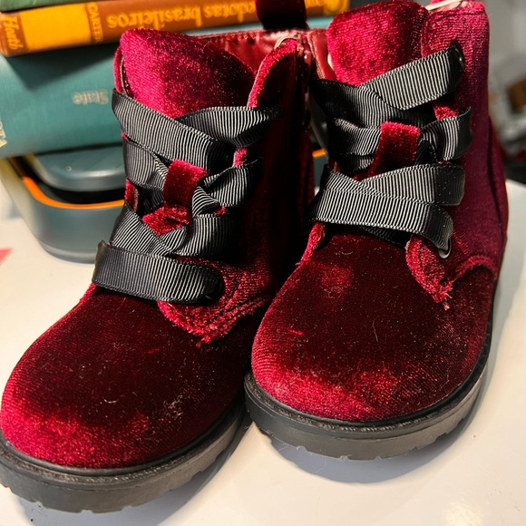 Cat & Jack Shoes Nwt Cat Jack Burgundy Combat Velvety Boots
